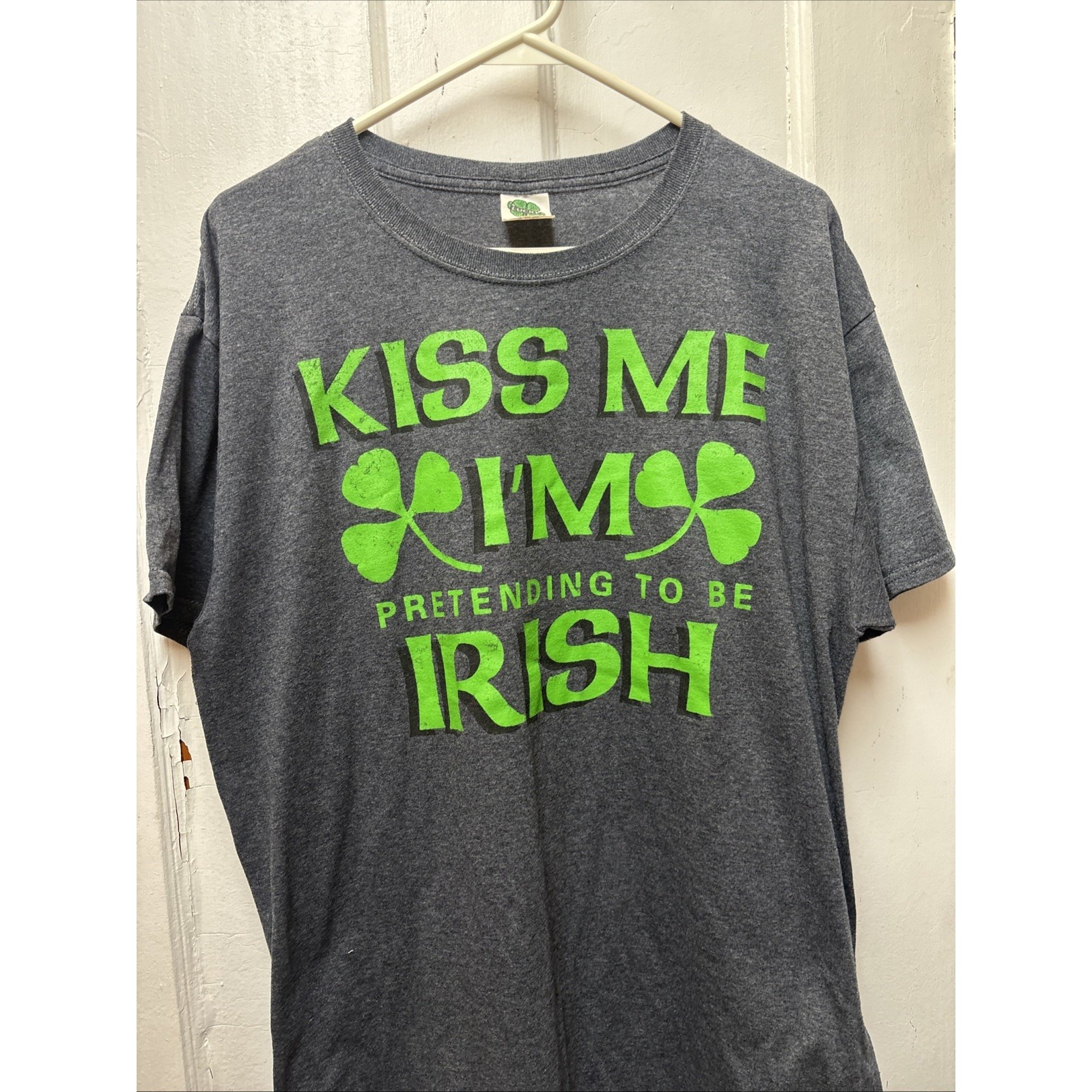 Lucky Tee Shirt " Kiss Me I'm Pretending To Be Irish" Gray T-Shirt. Men's Large